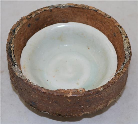 A Chinese Yingqing bowl and a Junyao ovoid jar, diameter 16cm